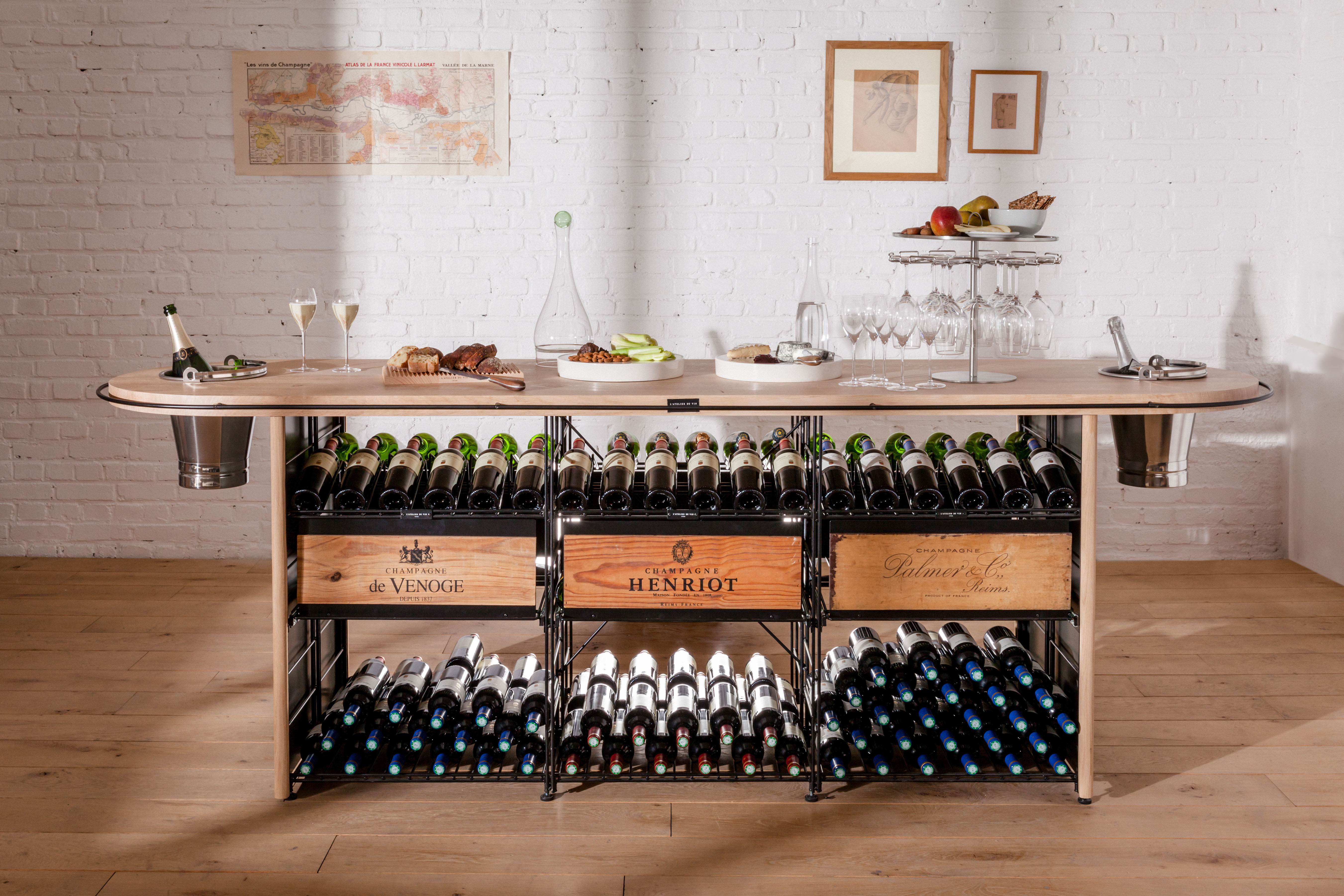 scaffale per vino di L'Atelier du Vin - nero legno naturale