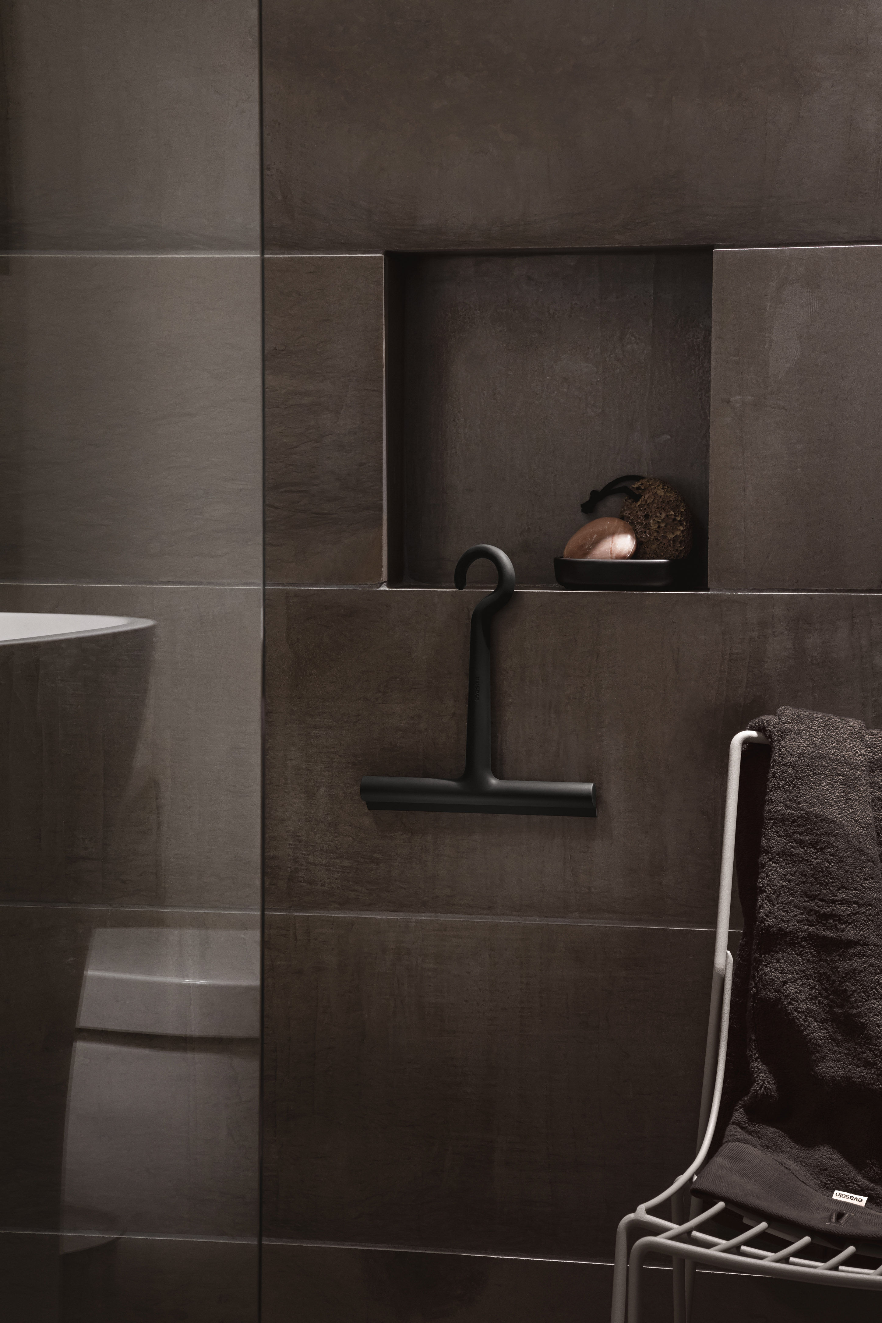 Raclette de douche, raclette salle de bain, avec hekle de suspension, noir  poigne super longue pour un nettoyage efficace - raclette de vitre pour