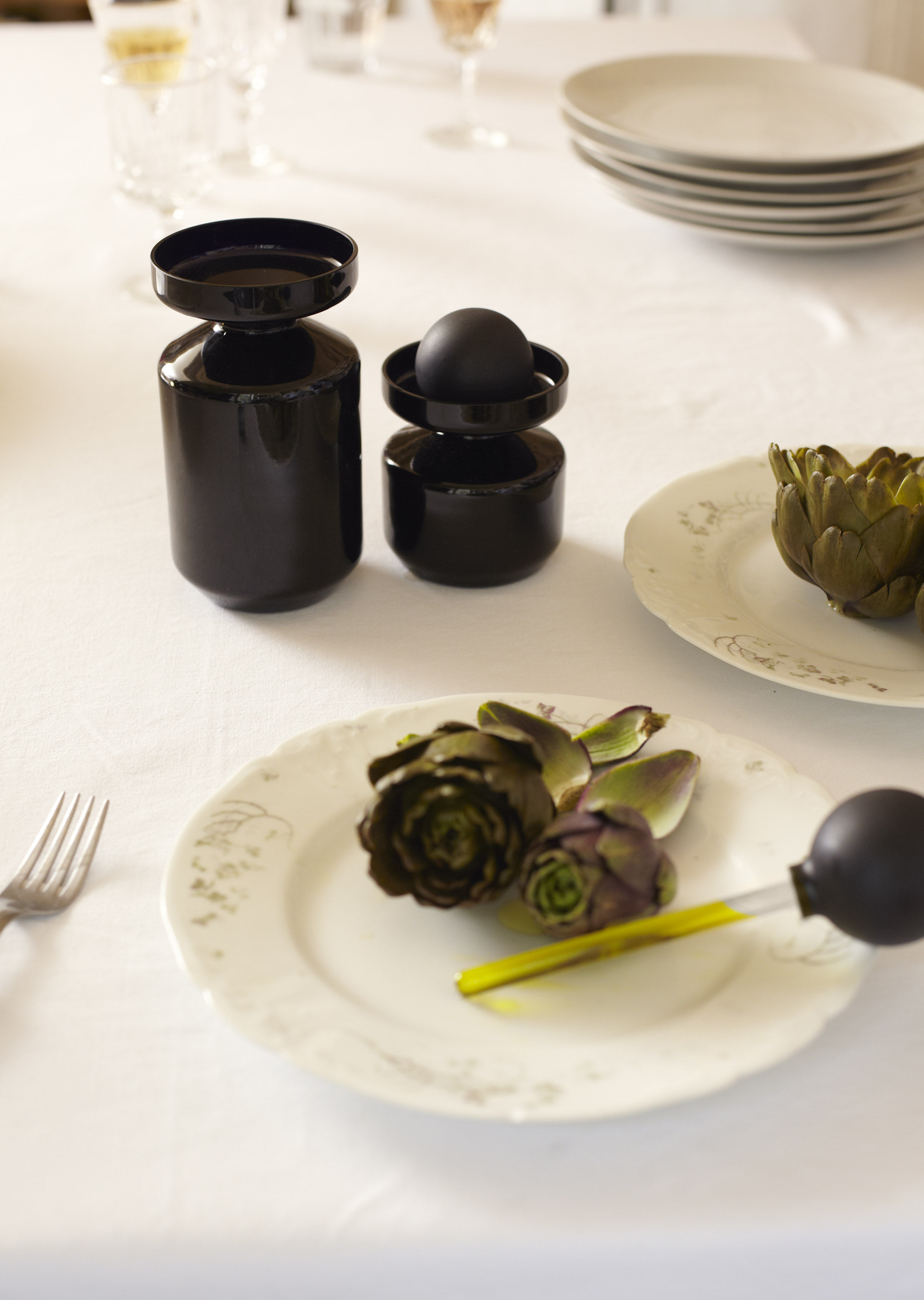 Tableware - Vinegar & Oil Bottles - Objets 2822 Flask - Flask Decanter - Small version 250 ml by Petite Friture - H 8,9 cm - Black - Glass