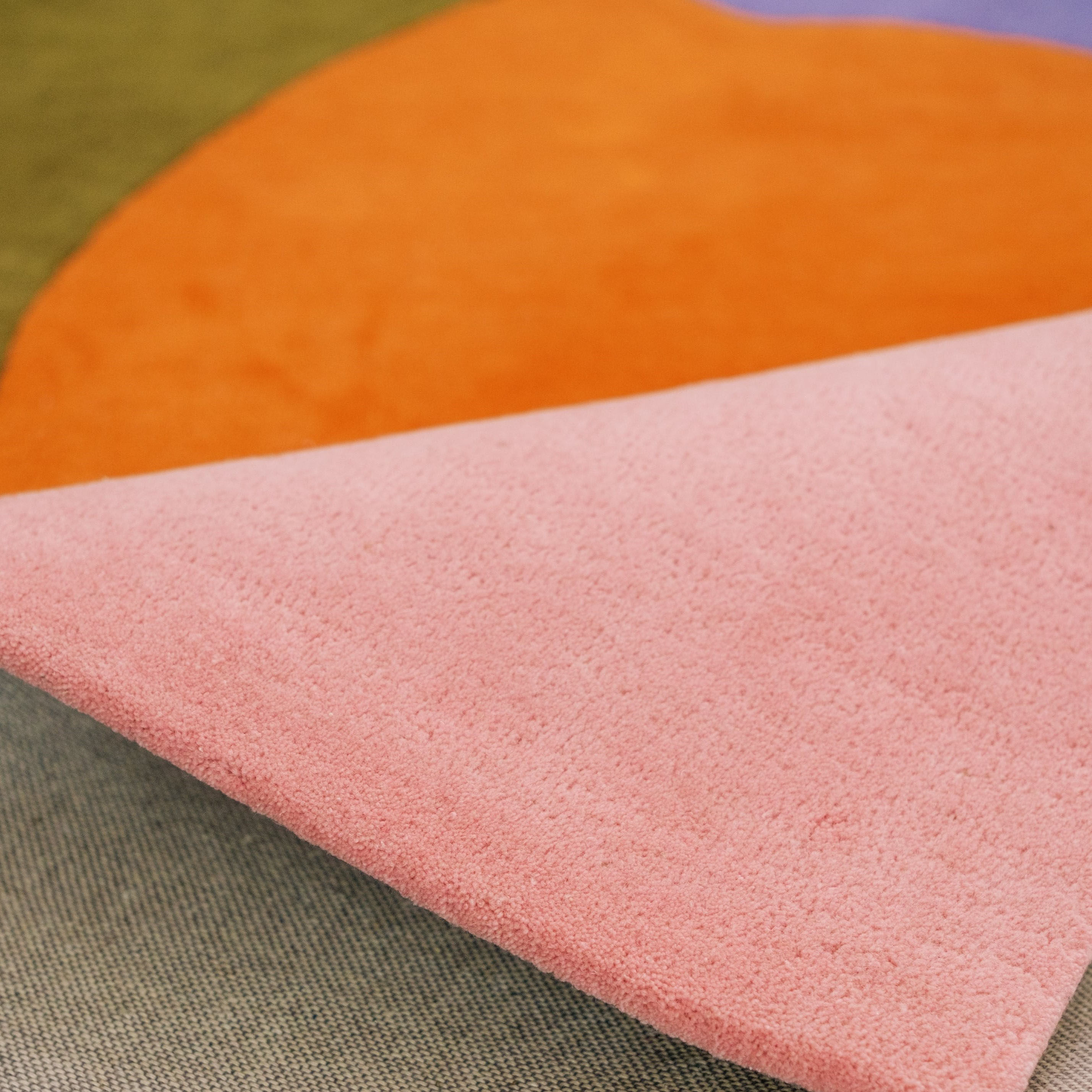 COLORTHERAPIS – Tapis Purple Baywatch t / 180 x 120 cm – Laine tuftée main – COLORTHERAPIS