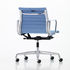 Poltrona a rotelle Aluminium Chair EA118 - / schienale medio-alto - Seduta stretta / Eames, 1958 di Vitra