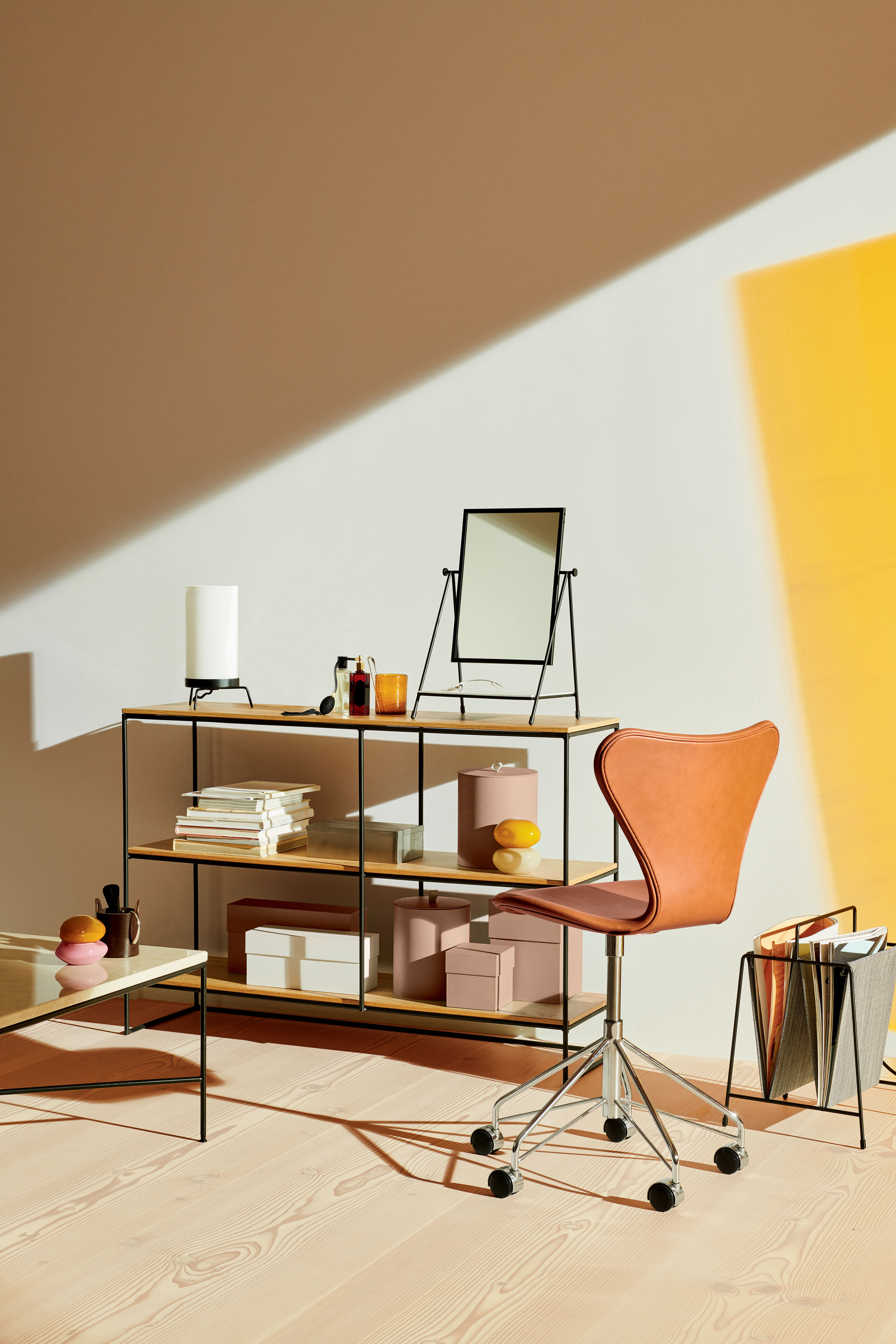 Miroir à poser Table Mirror Fritz Hansen Noir Made In Design